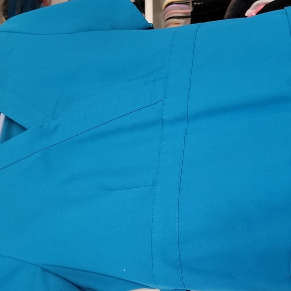 Sky Blue Grey's Anatomy Scrub Top - Picture 5 of 8